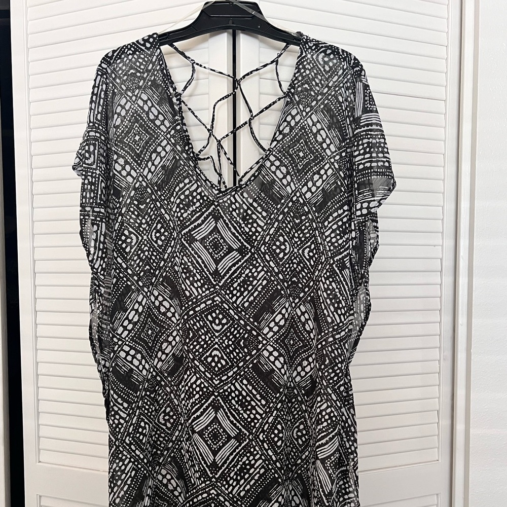 Palisades Swimsuit Coverup Black and white w/tassles